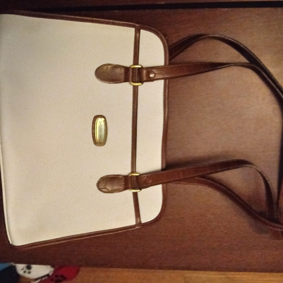 Bag 21 - Picture 1 of 3